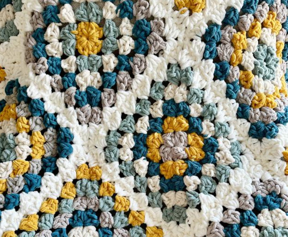 Solid Chunky Granny Square Pattern